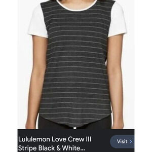 Lululemon Women's Love Crew III Striped Crewneck T-shirt.‎ Size M